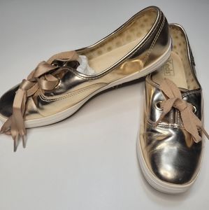 Women's Breeze Metallic Lace-Up Sneakers